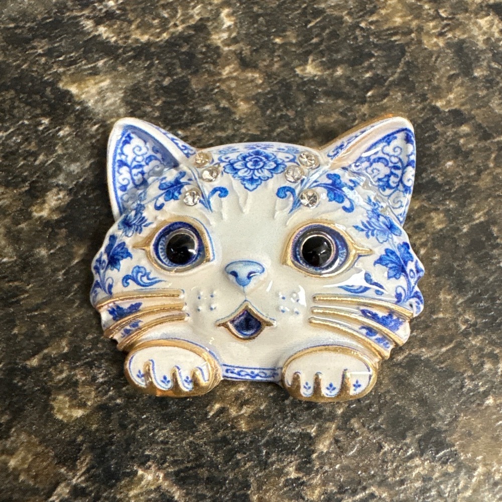 Blue White Enamel Cat Brooch Gold Tone Chinoiserie Floral Rhinestone Pin